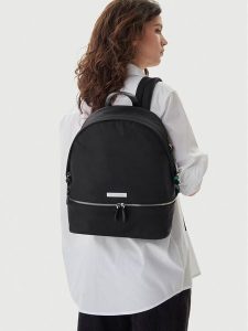 KARL LAGERFELD Torebka B1W30011 Czarny. Czarne torebki klasyczne KARL LAGERFELD, bez wzorów, z materiału, bez dodatków. Za 681,99 zł.