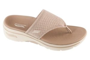 Japonki damskie, Go Walk Arch Fit 2.0 Sandal - Carrie. Brązowe klapki Skechers, bez wzorów, z materiału, bez obcasa. Za 249,99 zł.
