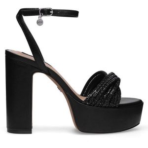 Sandały Nine West. Czarne sandały Nine West, bez wzorów, bez obcasa, na słupku, bez zapięcia. Za 179,99 zł.