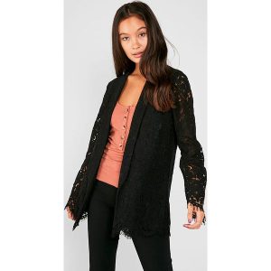 Kardigan "Lacy" w kolorze czarnym. Swetry oversize marki Pieces, Vila. W wyprzedaży za 171,95 zł.