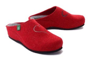 DR. BRINKMANN 330008-04 rot, kapcie damskie. Czerwone kapcie Dr. Brinkmann, bez wzorów. Za 249,90 zł.