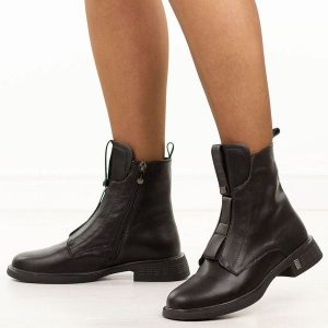 Czarne skórzane botki damskie Filippo Dbt7249/25. Czarne botki Filippo, na jesień, bez wzorów, z dzianiny, z okrągłym noskiem, bez obcasa, na płaskiej podeszwie, bez zapięcia. Za 319,00 zł.