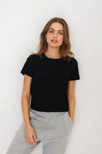 T-SHIRT PIPER CZARNY M - Flawless. Czarne t-shirty Flawless, m, bez wzorów, z bawełny, bez kołnierzyka, bez ramiączek. Za 177,00 zł.