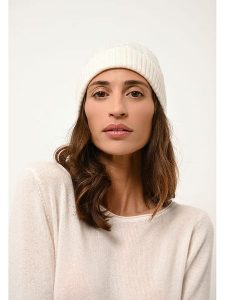 Just Cashmere Kaszmirowa czapka "Cleo" w kolorze białym rozmiar: onesize. Białe czapki Just Cashmere, bez wzorów, z kaszmiru. Za 143,99 zł.