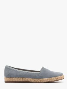 Niebieskie espadryle DINA. Niebieskie espadryle Ryłko, bez wzorów, ze skóry, bez obcasa, na płaskiej podeszwie. W wyprzedaży za 279,99 zł.