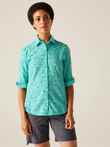 Regatta Koszula funkcyjna "Kinnis" w kolorze turkusowym rozmiar: 34. Niebieskie koszule Regatta, bez wzorów, z materiału, bez kołnierzyka, bez ramiączek. Za 87,81 zł.