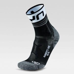 Skarpety do biegania damskie Uyn Runner's One Short. Czarne skarpetki UYN, bez wzorów. Za 89,99 zł.
