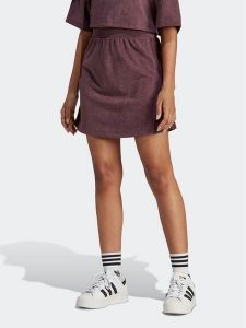 Adidas Spódnica dresowa adicolor Classics Suede HM1687 Bordowy Slim Fit. Czerwone spódnice ADIDAS, bez wzorów, z dresówki, mini. Za 169,99 zł.