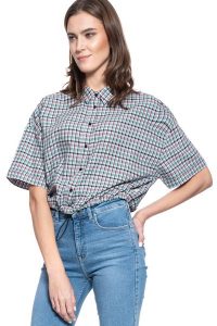 DAMSKA KOSZULA MATERIAŁOWA WRANGLER 80s SS SHIRT BUBBLEGUM PINK W5R2OIP09 112130306. Różowe koszule Wrangler, s, bez wzorów, z materiału, bez kołnierzyka, bez ramiączek. Za 129,99 zł.