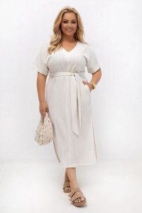 Sukienka kimonowa ecru Mila z paskiem | 100% wiskoza | PLUS SIZE OVERSIZE LATO. Sukienki Moda Size Plus Iwanek, do pracy, na lato, l, bez wzorów, z elastanu, biznesowe, bez kołnierzyka, plus size, bez ramiączek, maxi, dopasowane. Za 299,90 zł.