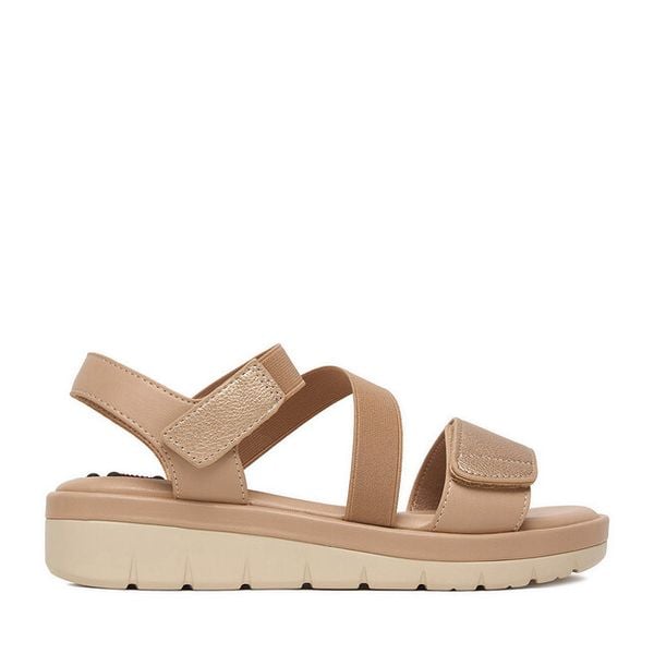 Sandały Go Soft. Czerwone sandały Go Soft, bez wzorów, bez obcasa, na płaskiej podeszwie, bez zapięcia. Za 139,99 zł.