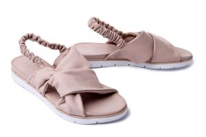 PIAZZA 910222-08 beige, sandały damskie. Brązowe sandały Piazza, bez wzorów, ze skóry, bez obcasa, bez zapięcia. Za 209,93 zł.