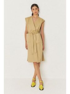 SKFK Sukienka "Lurra" w kolorze beżowym rozmiar: onesize. Brązowe sukienki SKFK, na co dzień, bez wzorów, z bawełny, bez kołnierzyka, bez ramiączek, midi, proste. Za 304,99 zł.