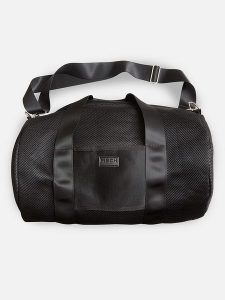MOSS COPENHAGEN Torba sportowa "Mesh" w kolorze czarnym - 50 x 32 x 15 cm rozmiar: onesize. Czarne torby podróżne i sportowe Moss Copenhagen, bez wzorów, z materiału, przez ramię. Za 103,45 zł.