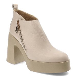 Beżowe Botki Armodo Modne Buty Na Obcasie. Brązowe botki Armodo, bez wzorów, ze skóry, bez obcasa, na obcasie, bez zapięcia. Za 369,00 zł.