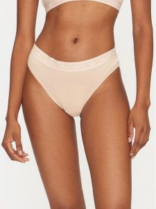 Lacoste Stringi 8F1342 Beżowy. Brązowe stringi Lacoste, bez wzorów, z bawełny. Za 49,99 zł.