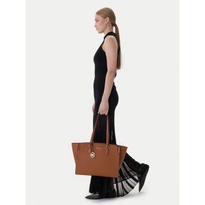 Torebka MICHAEL Michael Kors. Brązowe shopper bag MICHAEL Michael Kors, bez wzorów, bez dodatków. Za 674,99 zł.