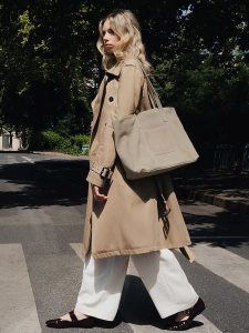 Maison héritage PARIS Skórzany shopper bag "Rise" w kolorze brązowym - 52 x 31 cm rozmiar: onesize. Brązowe shopper bag Maison héritage PARIS, bez wzorów, z materiału, na ramię, bez dodatków. Za 434,99 zł.