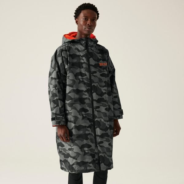 Wodoodporny szlafrok do przewijania dla dorosłych unisex. Brązowe szlafroki Regatta, m, bez wzorów, bez kaptura. Za 329,99 zł.