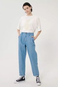 LEE PLEATED STELLA TAPER DAMSKIE SPODNIE JEANSOWE JEANSY LIGHT LINNEN L30VNBYK 112106839. Jeansy Lee, bez wzorów, z jeansu. Za 199,99 zł.