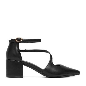 Czółenka JENNY. Czarne czółenka Jenny, bez wzorów, bez obcasa, bez zapięcia. Za 139,99 zł.