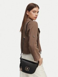 U.S. Polo Assn. Torebka BEUXT8791WVP Czarny. Czarne listonoszki U.S. Polo Assn., bez wzorów, ze skóry, bez dodatków. Za 114,99 zł.