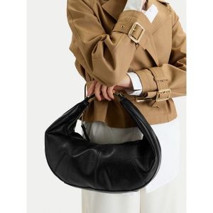 Torebka GINO ROSSI. Czarne torebki klasyczne Gino Rossi, bez wzorów, bez dodatków. Za 249,99 zł.