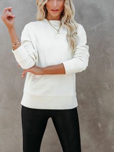 Milan Kiss Bluza w kolorze kremowym rozmiar: M. Białe bluzy Milan Kiss, m, bez wzorów, bez kaptura. Za 135,81 zł.