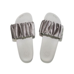Klapki basenowe damskie Flip Flop Pool Gentle Velvet. Brązowe klapki Flip Flop, bez wzorów, bez obcasa. Za 92,00 zł.