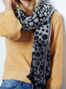 MENTHE À L'O Szal w kolorze brązowo-szarym - 170 x 85 cm rozmiar: onesize. Brązowe szaliki MENTHE À L'O, bez wzorów, z materiału. Za 141,45 zł.