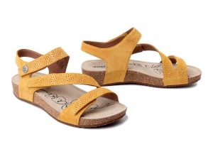 JOSEF SEIBEL 78578 380 835 Tonga 78 amber, sandały damskie. Żółte sandały Josef Seibel, bez wzorów, ze skóry, bez obcasa, bez zapięcia. Za 399,90 zł.