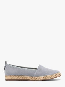 Niebieskie espadryle ze skóry welurowej DINA. Niebieskie espadryle Ryłko, bez wzorów, ze skóry, bez obcasa, na płaskiej podeszwie. W wyprzedaży za 299,99 zł.