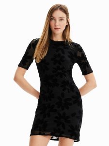 Desigual Sukienka codzienna Oxford 23SWVK19 Czarny Slim Fit. Czarne kombinezony Desigual, l, bez wzorów, z syntetyku, bez kołnierzyka, bez ramiączek. Za 489,99 zł.
