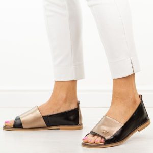 Czarne skórzane płaskie sandały damskie Potocki 19397. Czarne sandały POTOCKI, z aplikacjami, z jeansu, bez obcasa, na płaskiej podeszwie, bez zapięcia. Za 229,00 zł.