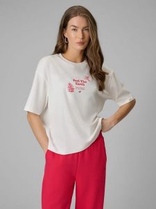 4F T-shirt regular z nadrukiem damski - biały M. Białe t-shirty 4f, m, bez wzorów, z dzianiny, bez kołnierzyka, bez ramiączek. Za 79,99 zł.