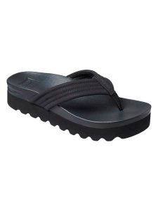 Reef Japonki "Cushion Shea" w kolorze czarnym rozmiar: 37,5. Czarne klapki Reef, bez wzorów, z otwartym noskiem, bez obcasa, na platformie. Za 105,38 zł.