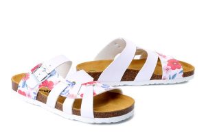 DR. BRINKMANN 700868-03 weiss, klapki damskie. Białe klapki Dr. Brinkmann, bez wzorów, bez obcasa. Za 148,67 zł.