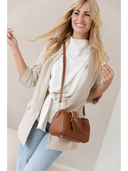 Lia Biassoni Skórzana torebka w kolorze jasnobrązowym - 22 x 17 x 13 cm rozmiar: onesize. Brązowe torebki klasyczne Lia Biassoni, bez wzorów, z materiału, przez ramię, bez dodatków. Za 260,99 zł.