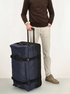 Beagles Torba podróżna w kolorze granatowym - 76 x 36 x 34 cm rozmiar: onesize. Niebieskie torby podróżne i sportowe Beagles, bez wzorów, z materiału. Za 260,99 zł.