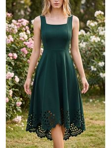 SOULSHAE Sukienka w kolorze ciemnozielonym rozmiar: XXL/3XL. Zielone sukienki SOULSHAE, xl, bez wzorów, bez kołnierzyka, bez ramiączek, midi. Za 119,95 zł.