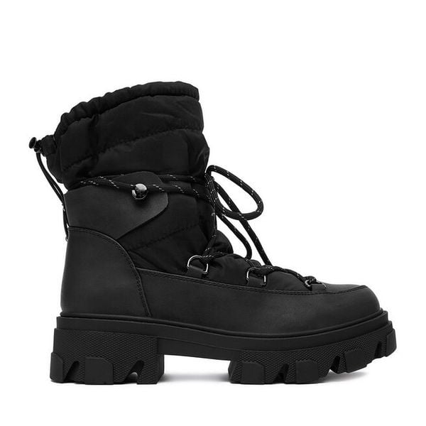 Śniegowce DeeZee. Czarne buty zimowe DeeZee, bez obcasa, bez zapięcia. Za 229,99 zł.