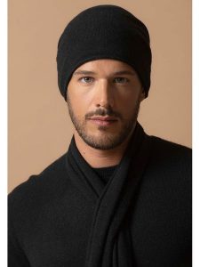 Perfect Cashmere Kaszmirowa czapka "June" w kolorze czarnym rozmiar: onesize. Czarne czapki Perfect Cashmere, bez wzorów, z kaszmiru. Za 130,99 zł.