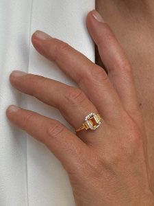 Les Petites Précieuses Pozłacany pierścionek z cyrkonią i szmaragdem rozmiar: 54. Żółte pierścionki Les Petites Précieuses, z cyrkonią, pozłacane. Za 217,99 zł.