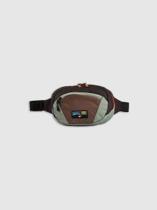 4F Nerka trekkingowa - multikolor Uniwersalny. Nerki i saszetki 4f, bez wzorów, z materiału. Za 99,99 zł.