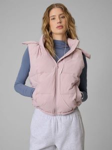 4F Bezrękawnik z wypełnieniem syntetycznym damski - różowy M. Czerwone kamizelki 4f, m, bez wzorów, z materiału, bez kołnierzyka, bez ramiączek, bez kaptura. Za 249,99 zł.