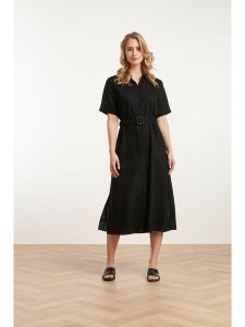 Smashed Lemon Sukienka w kolorze czarnym rozmiar: XL. Czarne sukienki Smashed Lemon, na co dzień, xl, bez wzorów, z tkaniny, bez kołnierzyka, bez ramiączek, midi, proste. Za 149,95 zł.