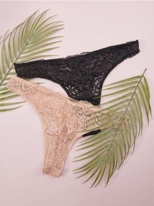 Majtki stringi 2 pack - wielobarwny. Stringi Sinsay, bez wzorów, z koronki. Za 15,99 zł.