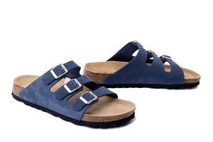 DR. BRINKMANN 701004-05 blau, klapki damskie. Niebieskie klapki Dr. Brinkmann, bez wzorów, ze skóry, bez obcasa. Za 229,42 zł.