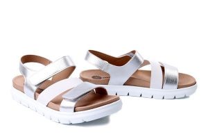 DR. BRINKMANN 7102770-01 schwarz, sandały damskie. Czarne sandały Dr. Brinkmann, bez wzorów, ze skóry, bez obcasa, bez zapięcia. Za 280,42 zł.