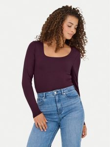 ONLY Bluzka Lea 15302647 Fioletowy Slim Fit. Fioletowe bluzki ONLY, xs, bez wzorów, z syntetyku, bez kołnierzyka, bez ramiączek. Za 109,99 zł.